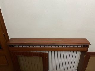 Mueble cubre-radiador de madera