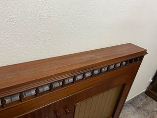 Mueble cubre-radiador de madera