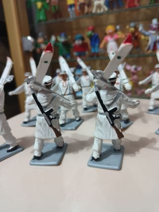 Conjunto desfile 15 soldados Reamsa años 80