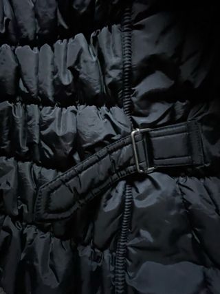 Chaqueta negra chica diseño moderno