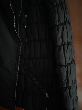 Chaqueta negra chica diseño moderno