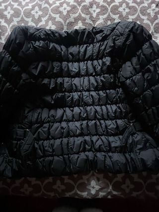 Chaqueta negra chica diseño moderno