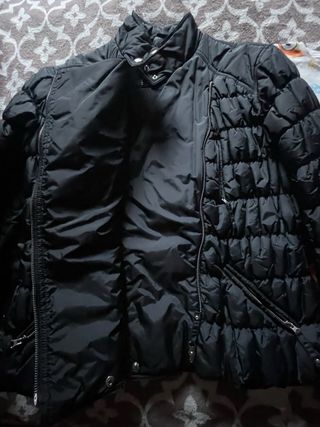 Chaqueta negra chica diseño moderno