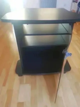 Mesa TV negra con base