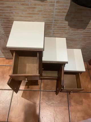 mueble de entrada de madera con encimera de mármol