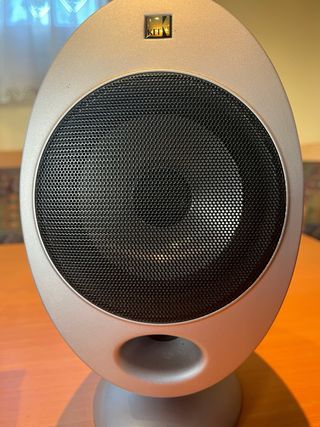 Altavoces Kef home cinema con subwoofer