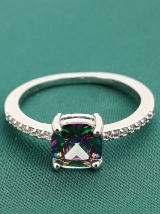 Anillo con Piedra Multicolor Nuevo