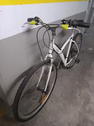 Bicicleta blanca Btwin