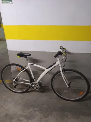 Bicicleta blanca Btwin