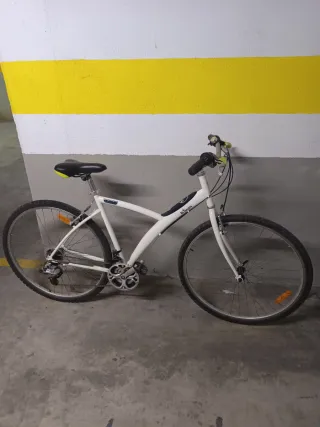 Bicicleta blanca Btwin