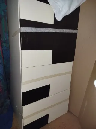 Cómoda con cajones amplios Diseño único