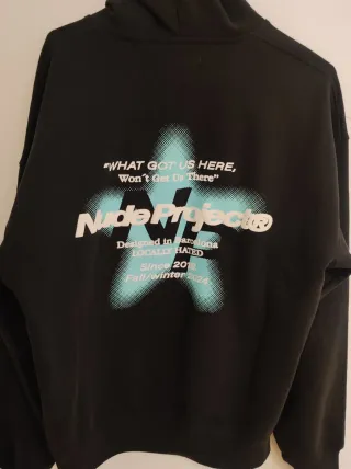 Sudadera Nude Project negra con capucha