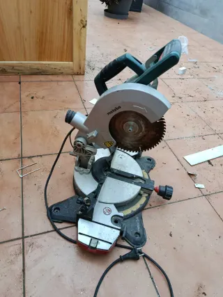 Sierra ingletadora Metabo