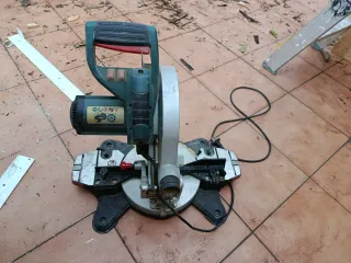 Sierra ingletadora Metabo