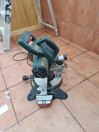 Sierra ingletadora Metabo