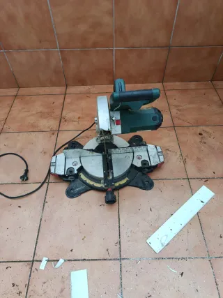 Sierra ingletadora Metabo