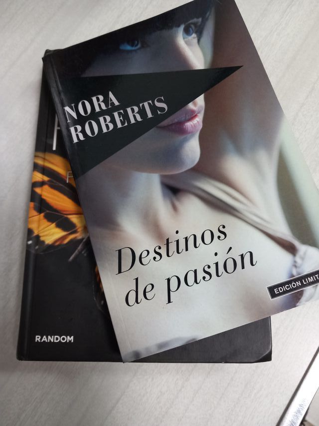 2l NORA ROBERTS. Destinos de pasión;Polos opuestos