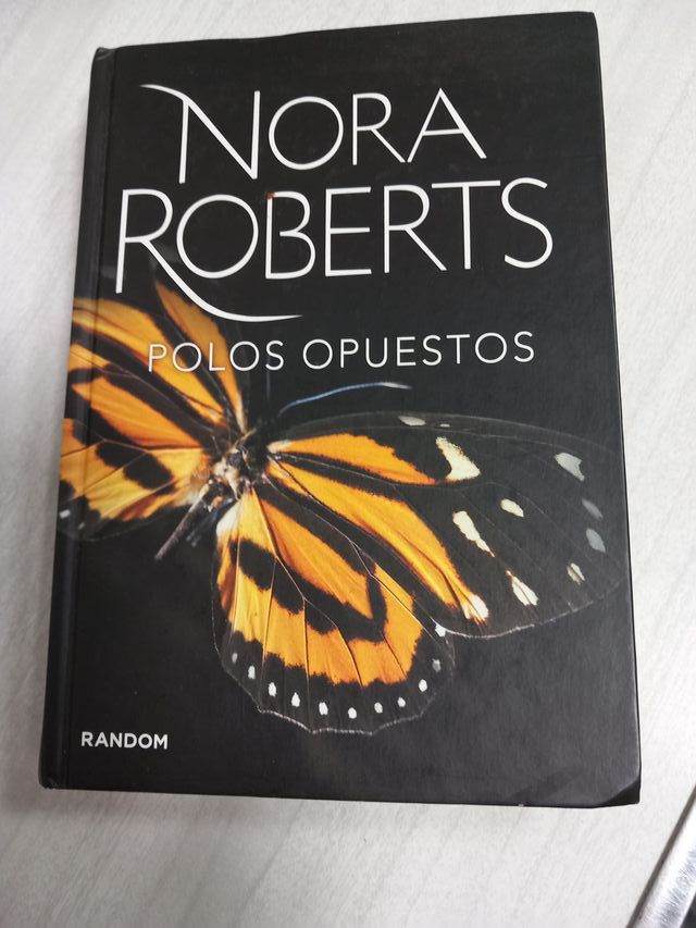 2l NORA ROBERTS. Destinos de pasión;Polos opuestos