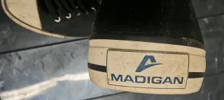 Scarpe sportive MADIGAN nere.