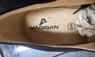 Scarpe sportive MADIGAN nere.