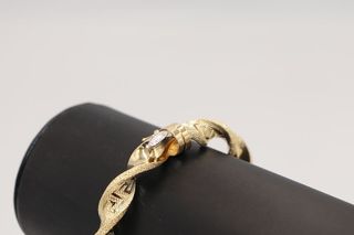 PULSERA RIGIDA RIZADA CON GRECA GRAZIELLA 18K