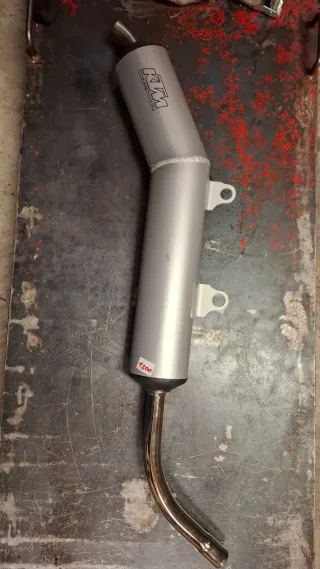 Pistón KTM 66.4MM 250 2002 i silenciador