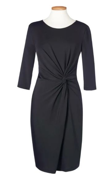 Vestido negro elegante con nudo