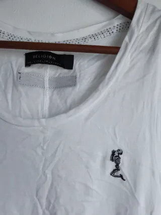 Camiseta Religion