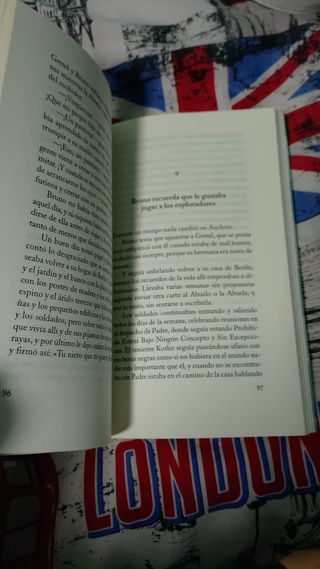 El niño con el pijama de rayas/ The Boy in the ...