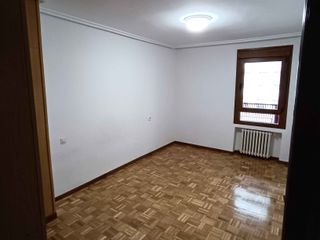 Alquiler piso c/ Ultramar 4