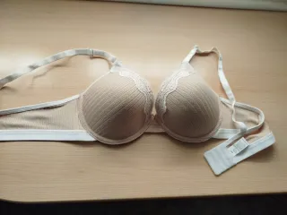 Sujetador beige con encaje