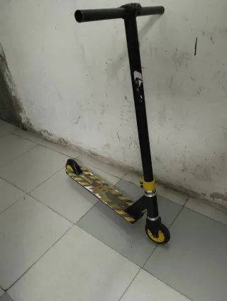 Patinete Negro y Amarillo