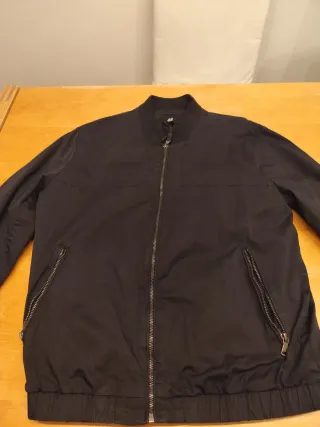 Cazadora H&M Negra Talla L