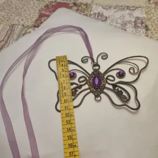 Mariposa vintage metal con cristales morados