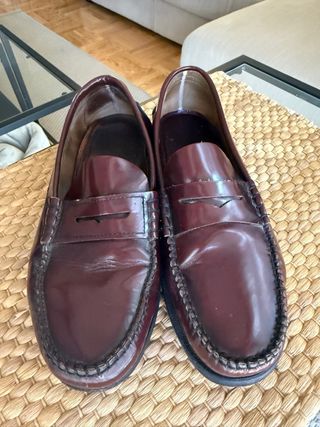 Zapatos castellanos Burdeos