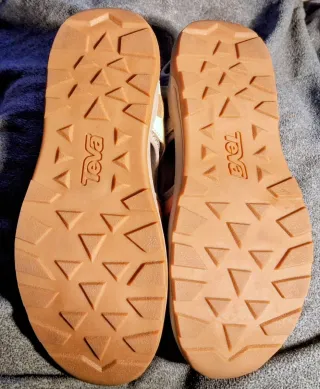 Sandalias Teva beige y naranja