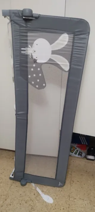 Barrera de seguridad para cama infantil poco usada