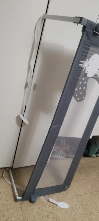 Barrera de seguridad para cama infantil poco usada