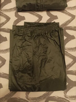 Chubasquero verde talla M