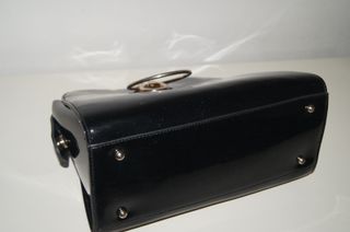 Carteira preta com argola