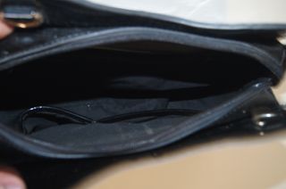 Carteira preta com argola