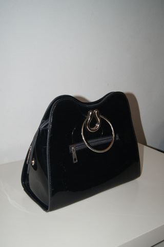 Carteira preta com argola