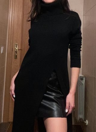 Jersey largo negro cuello alto talla única