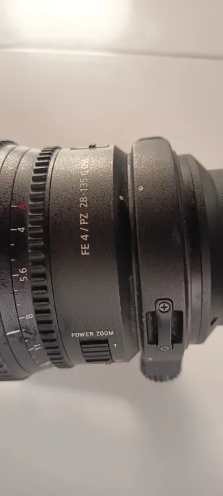 Objetivo Sony FE 28-135mm OSS