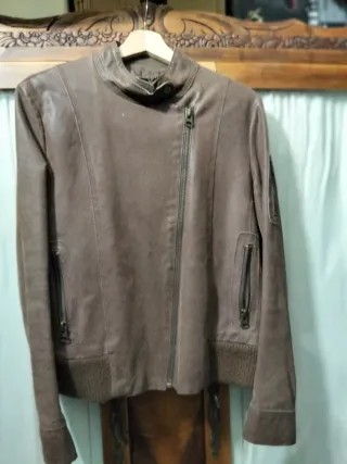 Chaqueta de piel marrón