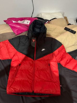 Chaqueta Nike Negra y Roja