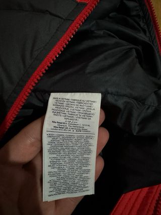 Chaqueta Nike Negra y Roja
