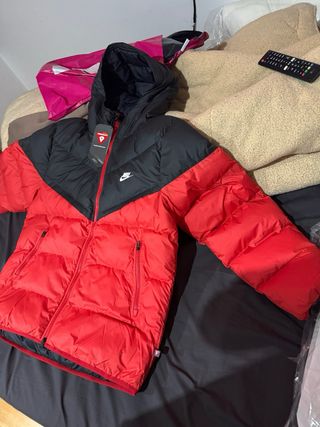 Chaqueta Nike Negra y Roja