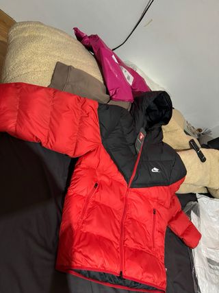 Chaqueta Nike Negra y Roja
