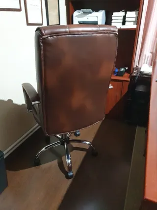 Sillón de oficina piel marrón